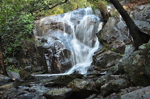 Merendero al lado del río