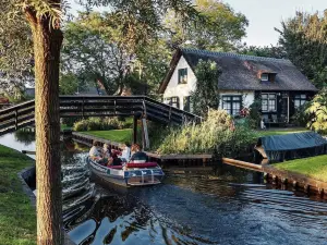 Giethoorn Village