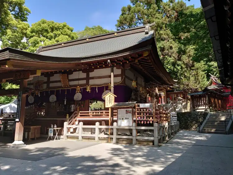 Hotel dekat Hiraoka Shrine