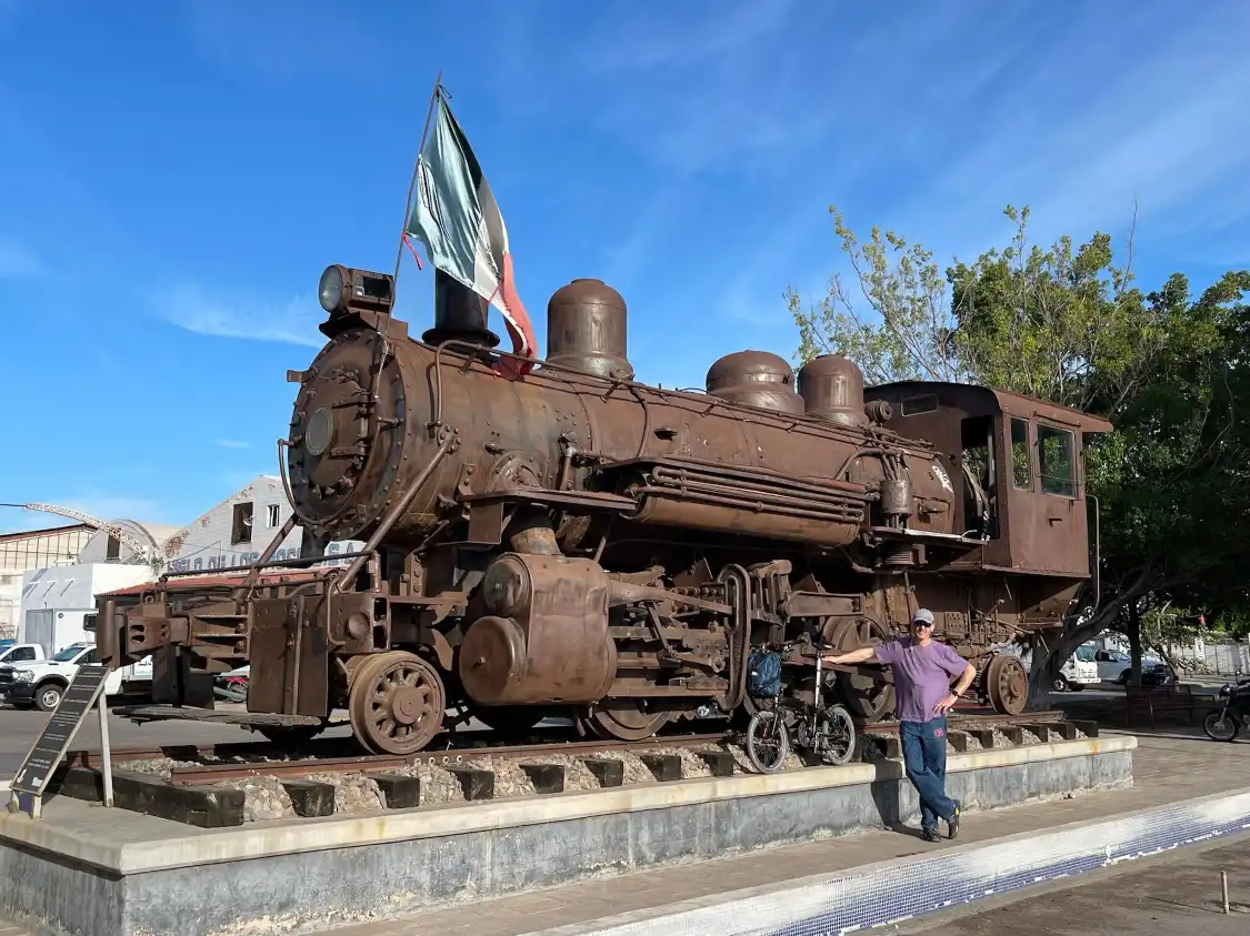 Hotels near La Locomotora