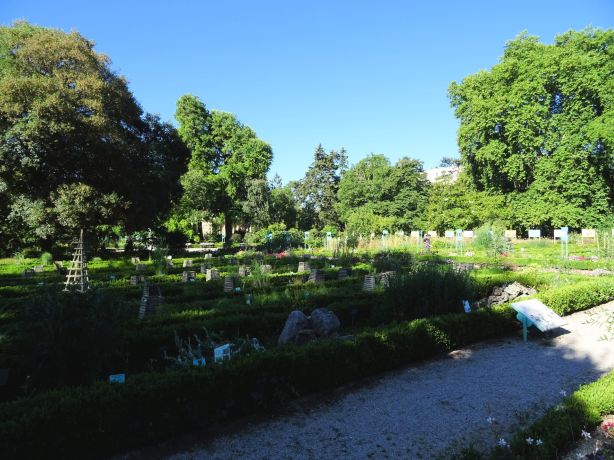 Arquebuse Botanical Garden