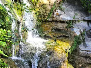 Piscine et cascade naturelle Bucatoghju