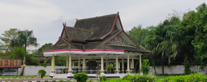 Makam Sultan Thaha Syaifuddin