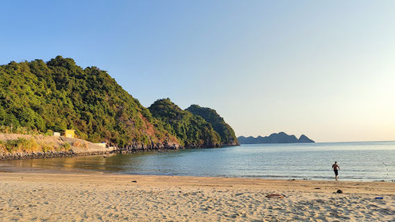 Bãi tắm Tùng Thu, Tung thu beach