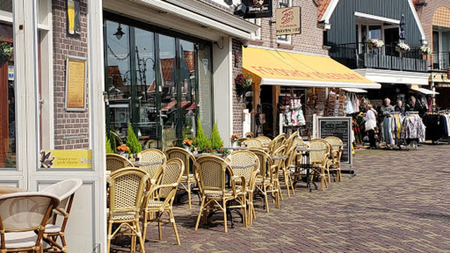 Experience Volendam: Historical Museum and Photography studio