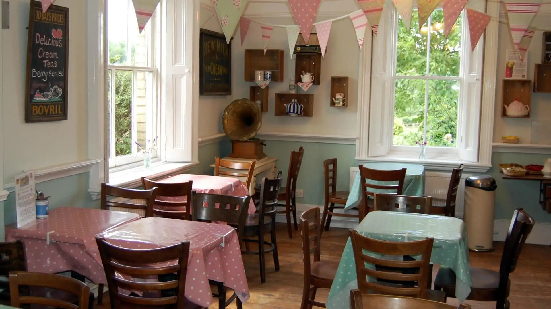 Hotels near Kent Life