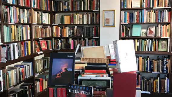 Samuel Johnson Birthplace Museum and Bookshop