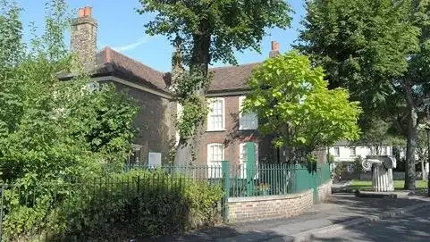 Hotel dekat Vestry House Museum