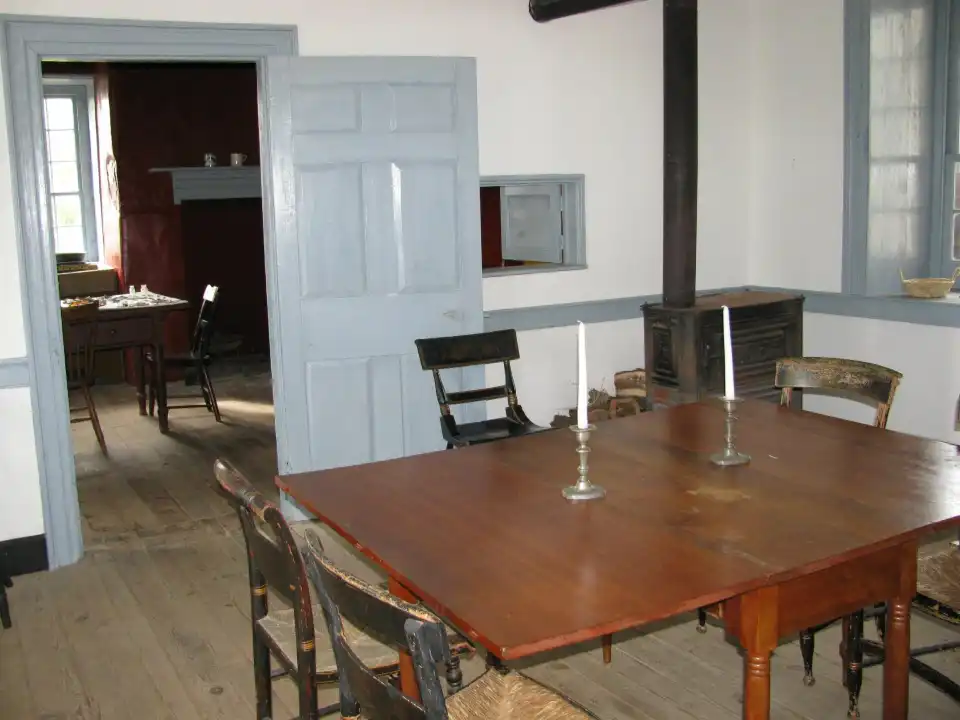 4_Dill's Tavern