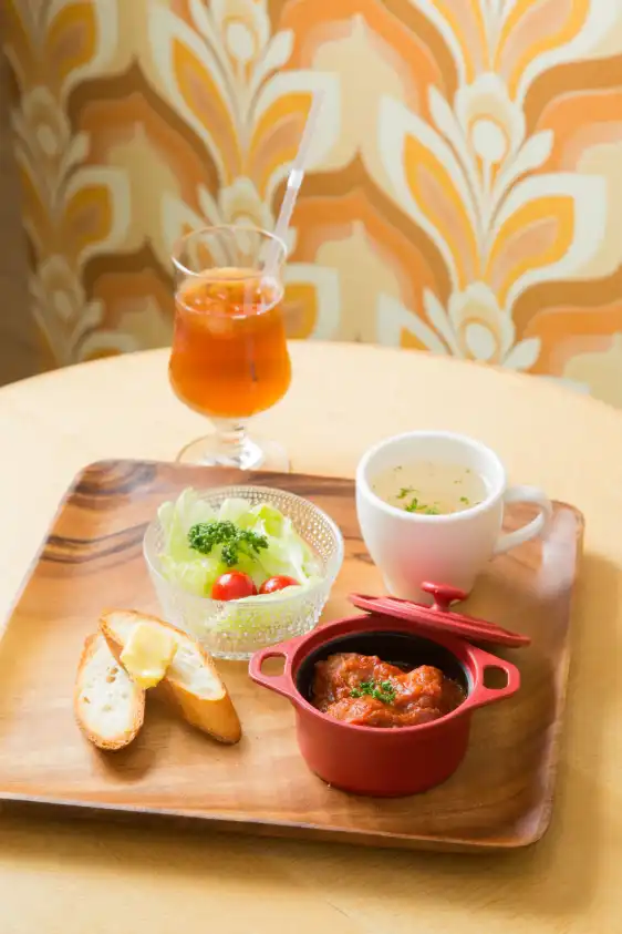 鄰近舊輕井澤森美術館的酒店