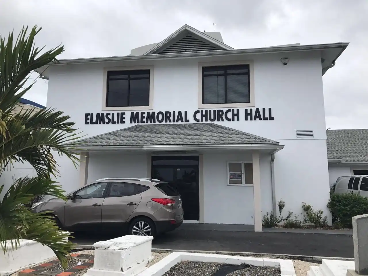 Elmslie紀念教堂附近的飯店
