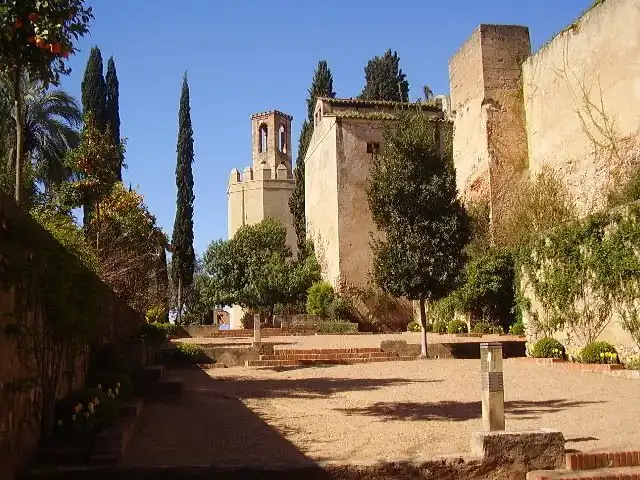 Hotels near Torre de Espantaperros