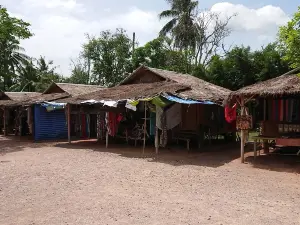 Chang Puak Camp Damnoen Saduak