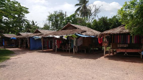 Chang Puak Camp Damnoen Saduak