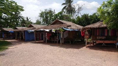 Chang Puak Camp Damnoen Saduak