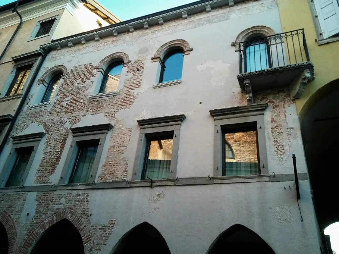Hotel in zona Casa Lovaria - Asquini