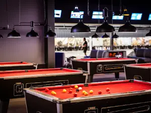 LE LOOPING - Bowling - Laser Game - Billards - Bar & Restaurant