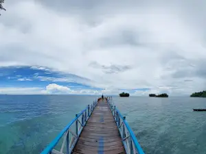 Pantai Adoki