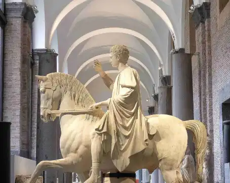 鄰近那不勒斯國立考古博物館的酒店