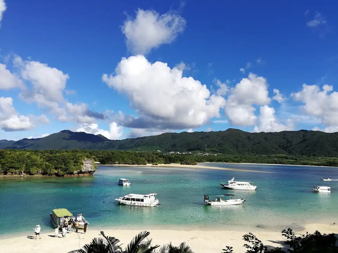 Hotels near Kabira Bay
