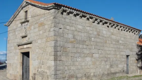 Igreja de Santiago e Pante?o dos Cabrais