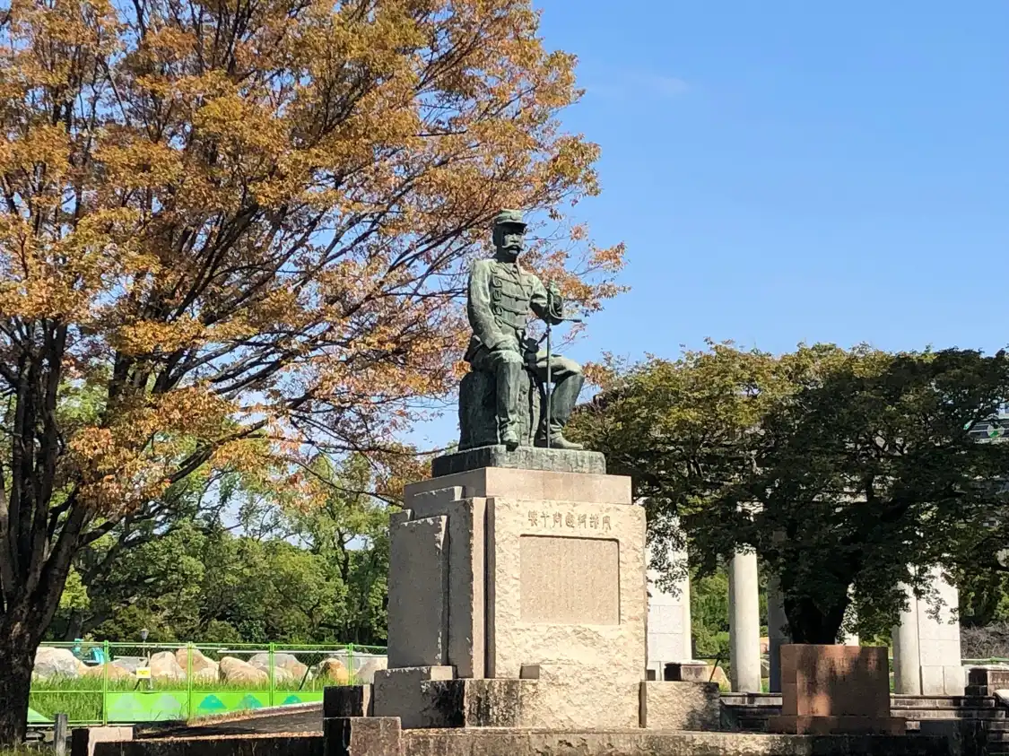 Hotels near Tateki Tani Statue