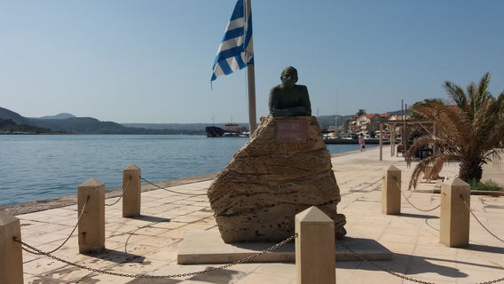 Statue of Nikos Kavvadias