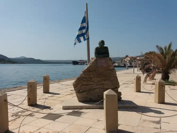 Hotels near Statue of Nikos Kavvadias