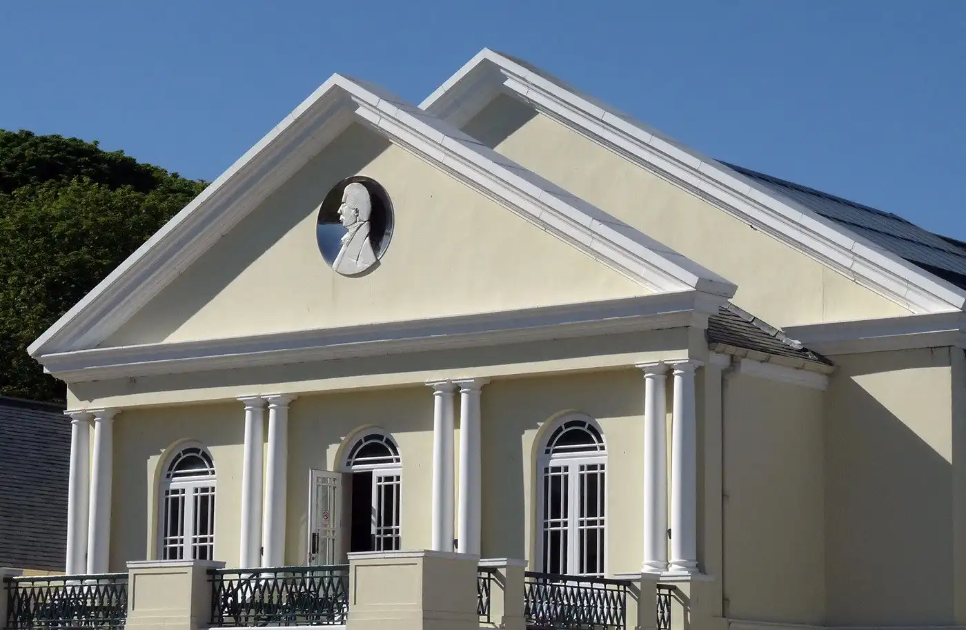 Hotels near Villa Marina