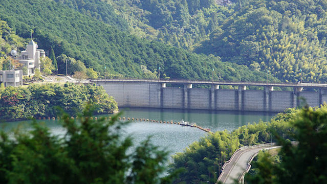 鳴渕ダム展望台広場