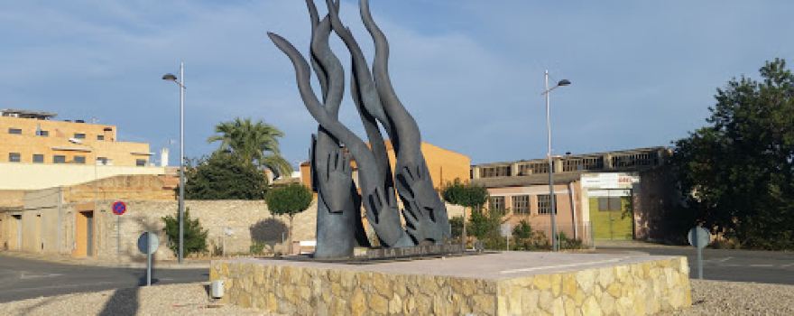 Escultura "De la terra, un poble"