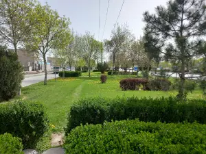Vahdat Square
