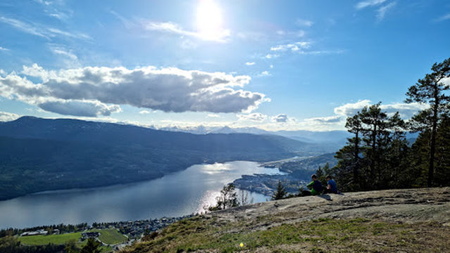 Eikeskartoppen varden