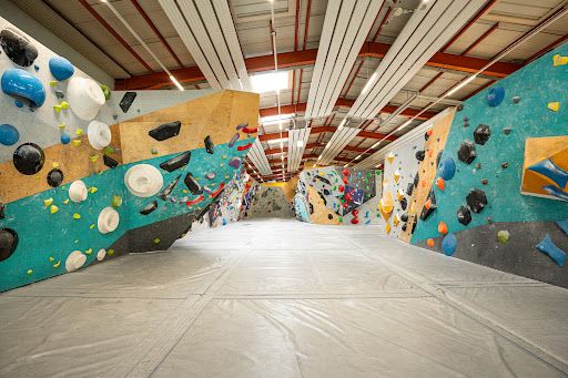 L'Entrepôt - bloc, trampoline et restaurant