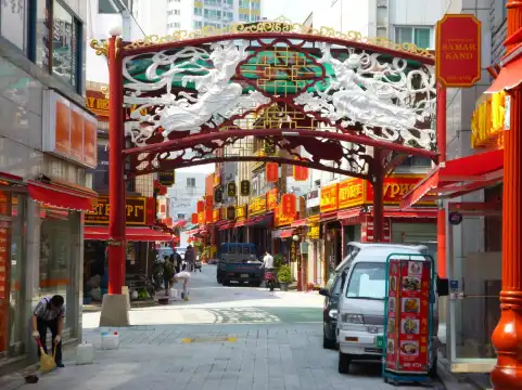 鄰近上海牌樓和上海街的酒店