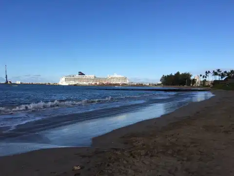 Hotels near Kahului Harbor Pier