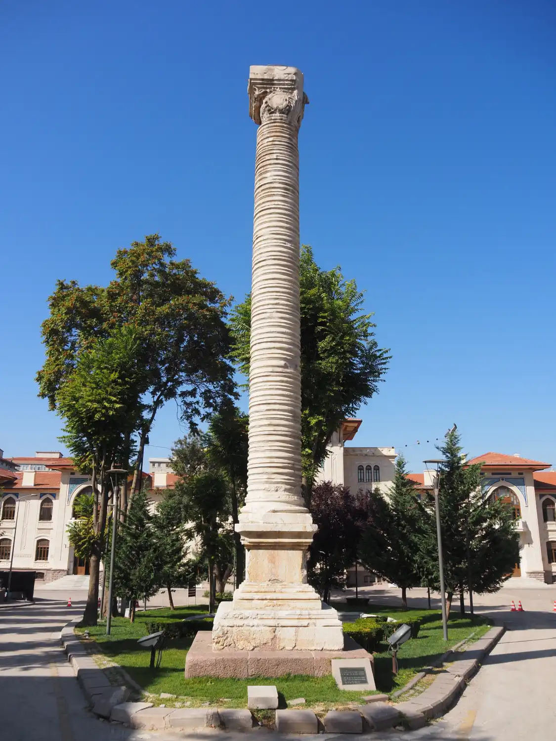 Hotel dekat Column of Julian