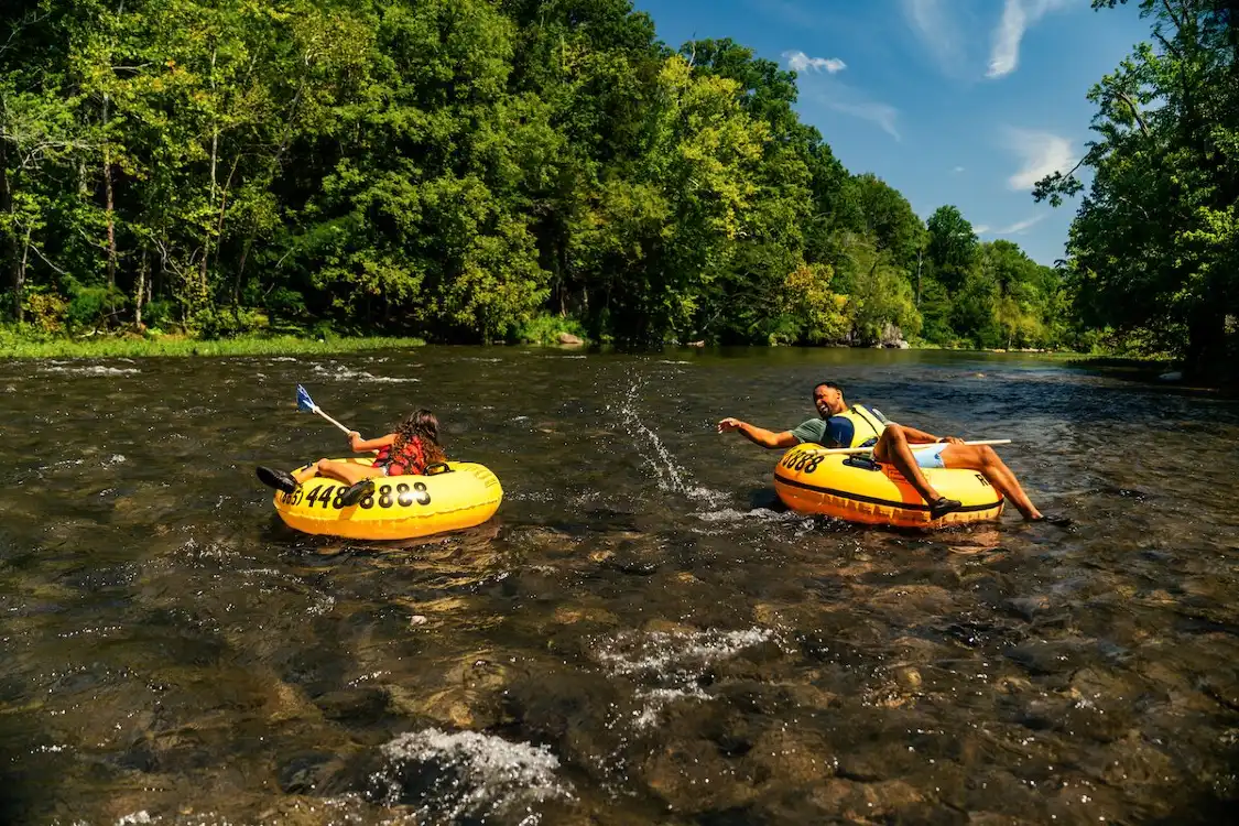 Hotels near Smoky Mountain River Rat Main Tubing Outpost