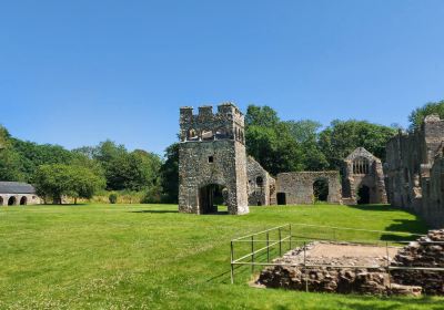 Llys yr Esgob Llandyfái / Lamphey Bishops Palace