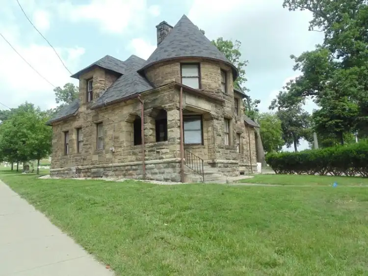 Hotels near Mountain Home Cemetery