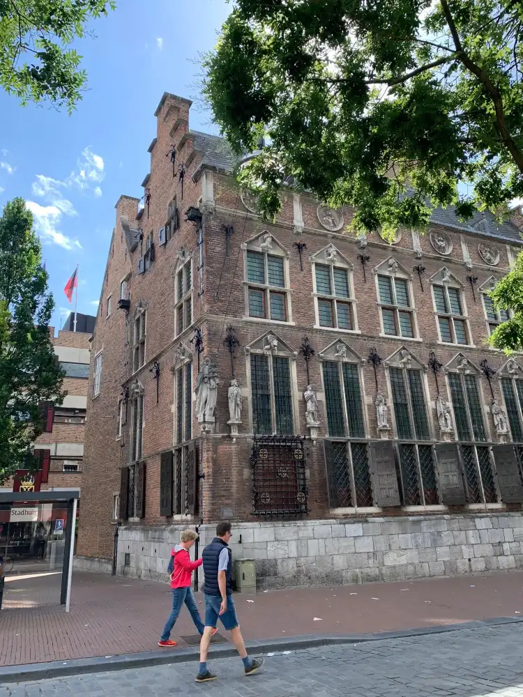 Các khách sạn gần Stadhuis