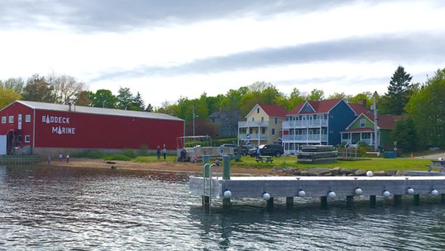 Water's Edge Inn & Gallery