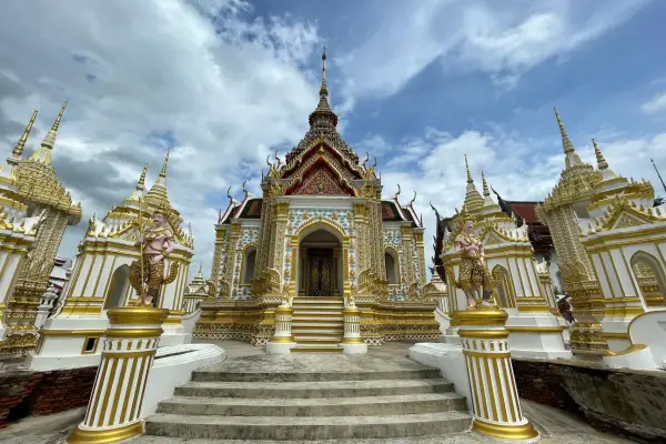 วัดกลางบางแก้ว