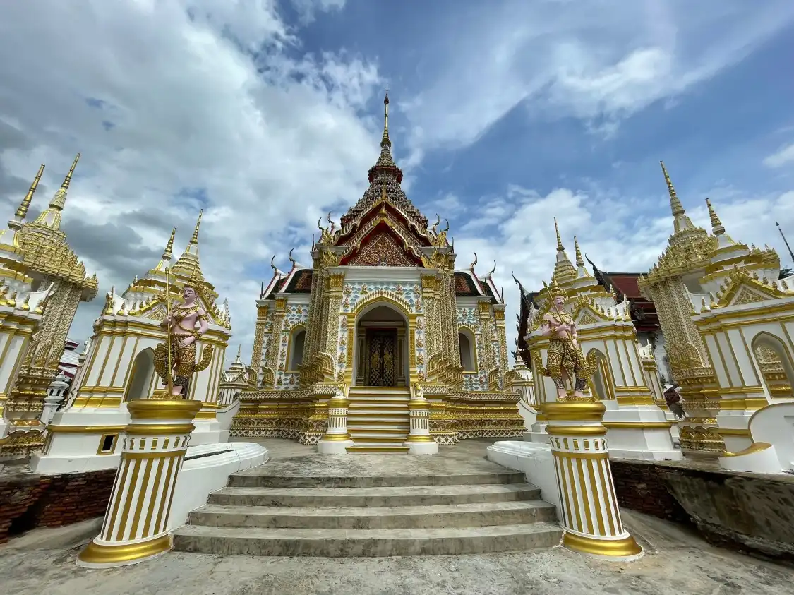Hotels near Wat Klang Bang Kaew