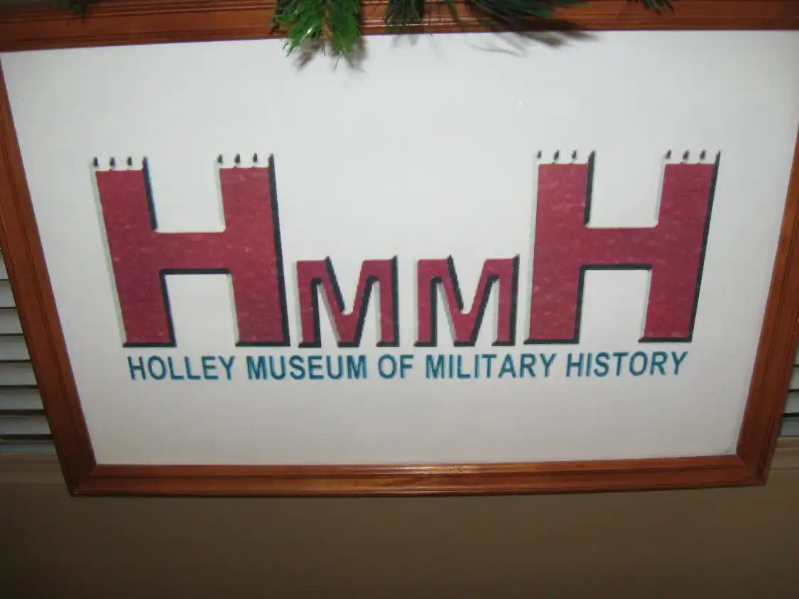 Hotels near Holley Museum-Military History