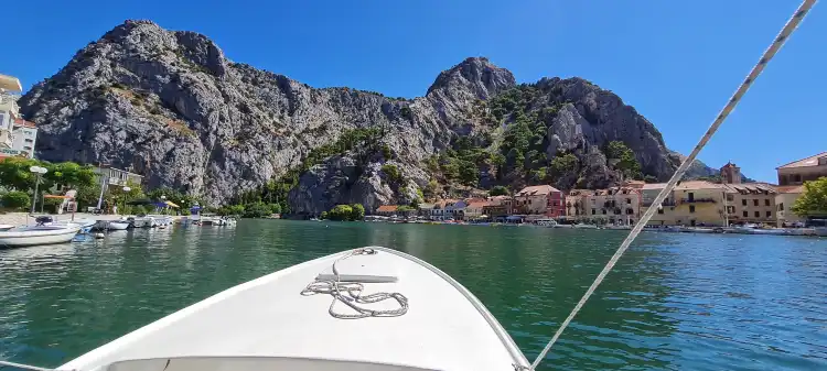 Hotels near Omis Cetina Canyon