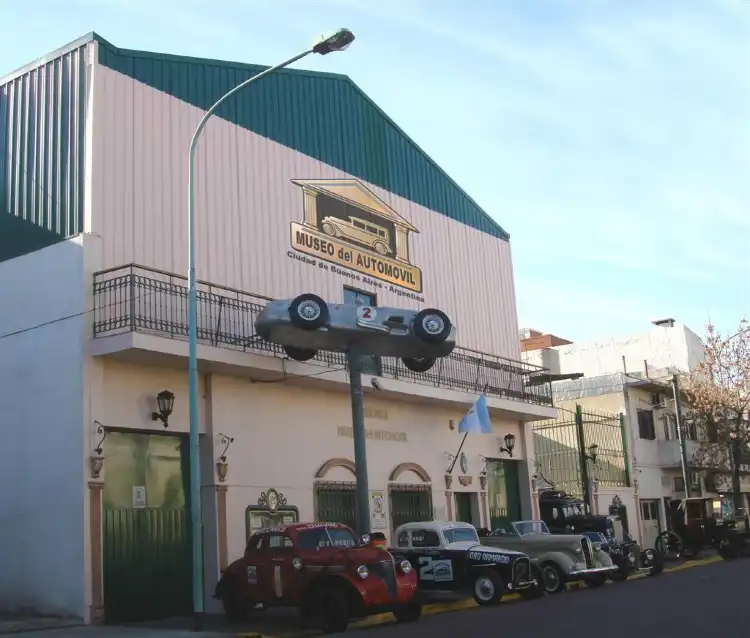 Các khách sạn gần Museo del Automovil