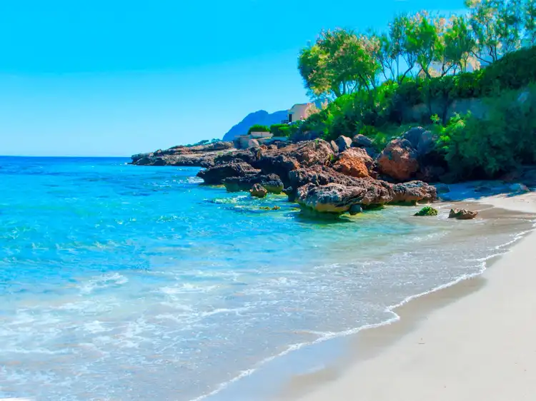 Hotels near Playa El Mal Pas