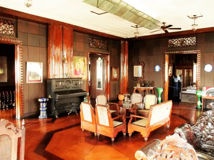 Hotels near Museo nina Leon at Galicano Apacible