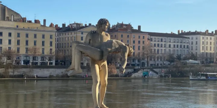 Statue The Weight of Oneself